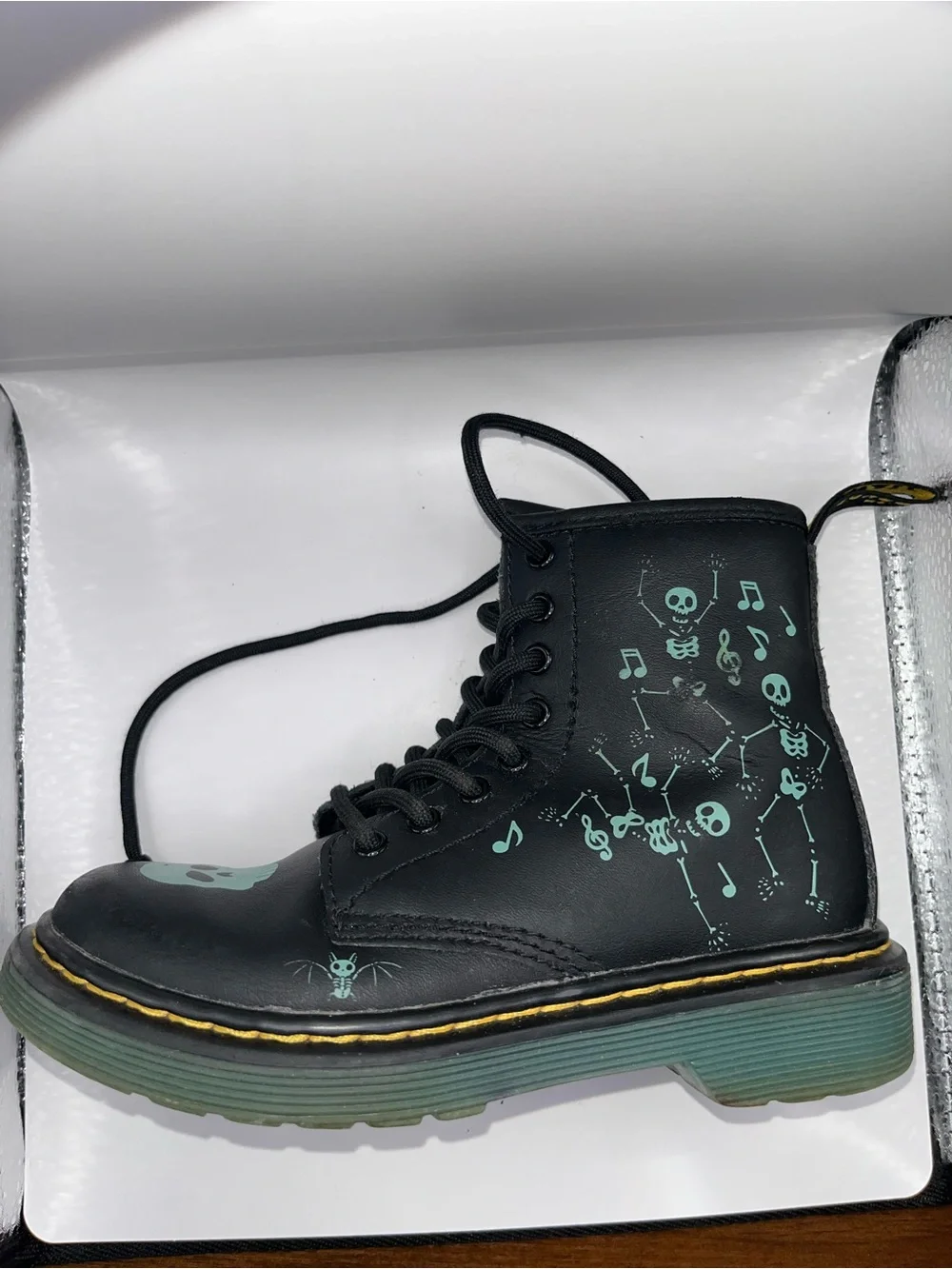 JUNIOR 1460 SKELLY PRINT LEATHER LACE UP BOOTS SIZE 12
